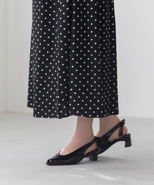 menue(メヌエ)の「オープントゥ バックリボン パンプス(パンプス・レディース・アイボリー/ブラック/シルバー・21.5cm/26.0cm/25.0cm/25.5cm/23.5cm/23.0cm/24.0cm/24.5cm/22.0cm/22.5cm)」の18枚目の写真