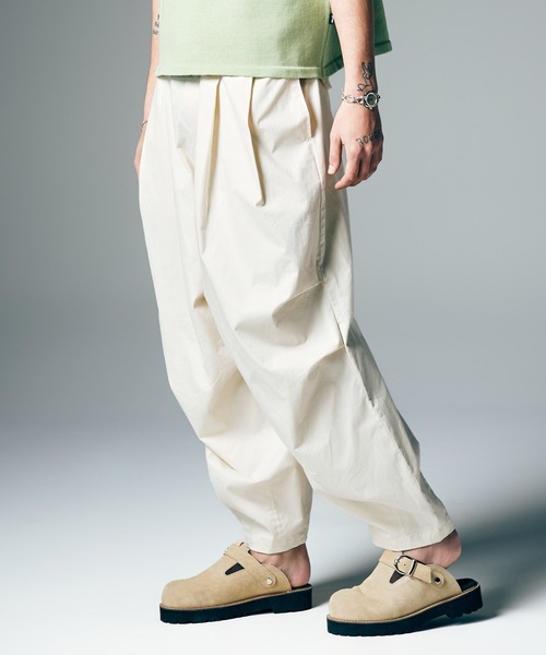 glamb(グラム)の「Knee Tuck Color Pants / ニータックカラーパンツ(カーゴパンツ・メンズ・ホワイト/ブラック/ワイン・S/M/L)」の7枚目の写真