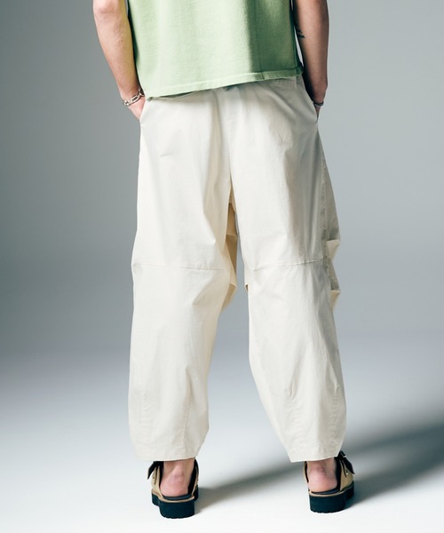 glamb(グラム)の「Knee Tuck Color Pants / ニータックカラーパンツ(カーゴパンツ・メンズ・ホワイト/ブラック/ワイン・S/M/L)」の8枚目の写真
