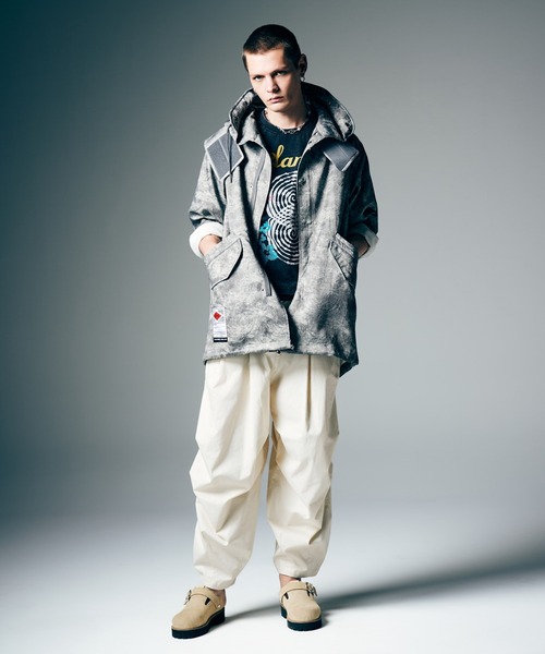 glamb(グラム)の「Knee Tuck Color Pants / ニータックカラーパンツ(カーゴパンツ・メンズ・ホワイト/ブラック/ワイン・S/M/L)」の10枚目の写真