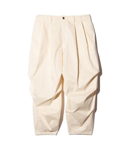 glamb(グラム)の「Knee Tuck Color Pants / ニータックカラーパンツ(カーゴパンツ・メンズ・ホワイト/ブラック/ワイン・S/M/L)」の4枚目の写真