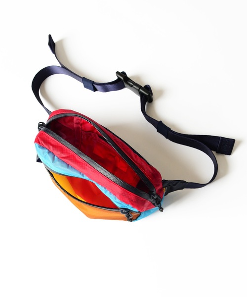 HOLIDAY（ホリデイ）の「HOLIDAY PACKABLE MINI WAIST BAG (CRAZY) ホリデイパッカブルミニウエストバッグ (クレイジー)（ボディバッグ/ウエストポーチ・レディース・マルチ・ONE SIZE）」の3枚目の写真