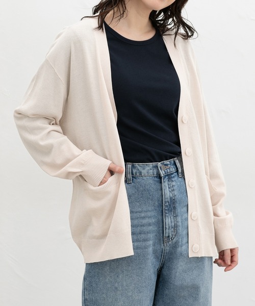 Honeys（ハニーズ）の「【ＵＶカット・ウォッシャブル・花粉リリース加工】花粉対策Ｖネックカーディガン（カーディガン/ボレロ・レディース・ネイビー/ベージュ/ライトグリーン/サックスブルー/ブラック/ライトブラウン/杢グレー・3L/L/LL/M/S）」の5枚目の写真