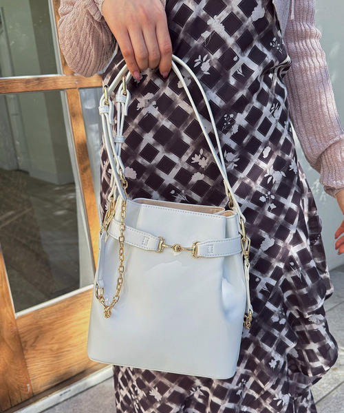 ROYAL PARTY(ロイヤルパーティー)の「バックル付2wayミニBAG(ショルダーバッグ・レディース・ブラック/ベージュ/オフホワイト・FREE)」の2枚目の写真