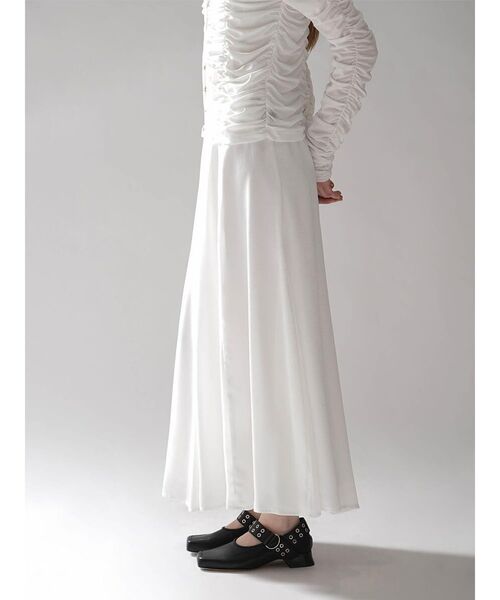 :ETHROF(イーサオブ)の「A-LINE TUCK SATIN SKIRT(スカート・レディース・ブラック・MEDIUM)」の4枚目の写真