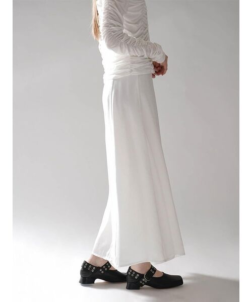 :ETHROF(イーサオブ)の「A-LINE TUCK SATIN SKIRT(スカート・レディース・ブラック・MEDIUM)」の5枚目の写真