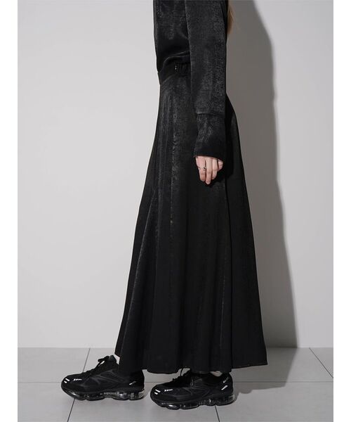 :ETHROF(イーサオブ)の「A-LINE TUCK SATIN SKIRT(スカート・レディース・ブラック・MEDIUM)」の9枚目の写真