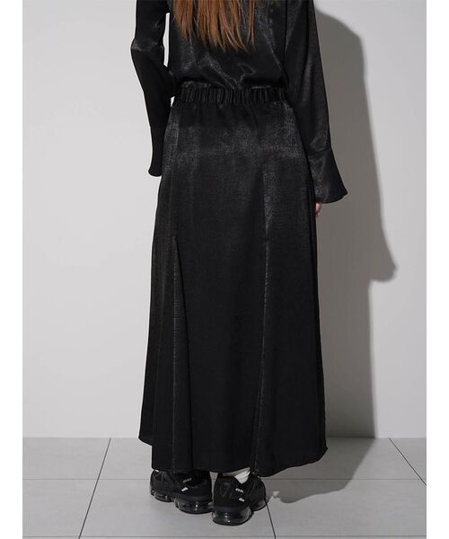 :ETHROF(イーサオブ)の「A-LINE TUCK SATIN SKIRT(スカート・レディース・ブラック・MEDIUM)」の11枚目の写真