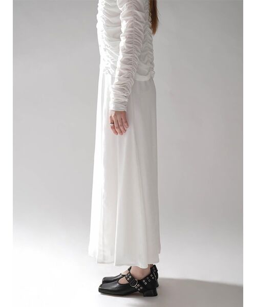 :ETHROF(イーサオブ)の「A-LINE TUCK SATIN SKIRT(スカート・レディース・ブラック・MEDIUM)」の15枚目の写真