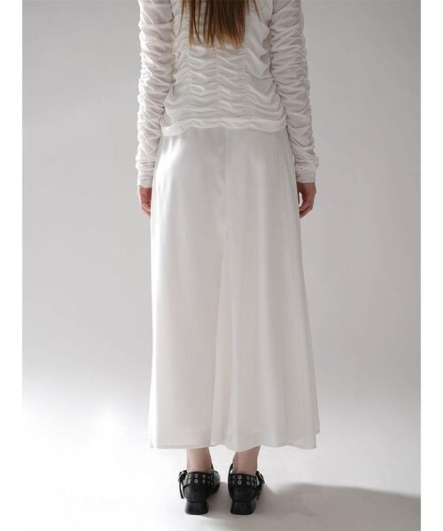 :ETHROF(イーサオブ)の「A-LINE TUCK SATIN SKIRT(スカート・レディース・ブラック・MEDIUM)」の16枚目の写真