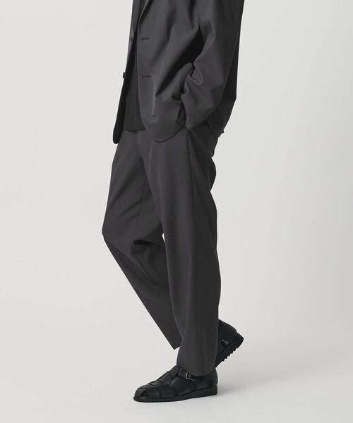 BEAUTY&YOUTH UNITED ARROWS(ビューティーアンドユースユナイテッドアローズ)の「KOMATSU PACK 1プリーツ イージー ワイド テーパード パンツ NO.9 セットアップ対応 撥水 ウォッシャブル(その他パンツ・メンズ・ダークグレー/ネイビー/モカ・XL/L/M/S)」の10枚目の写真