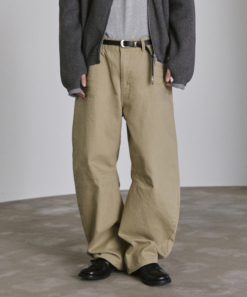 P.IN.O(ピインオ)の「エンボカーブドコットンパンツ - ベージュ(その他パンツ・メンズ・その他・SMALL/MEDIUM/LARGE/X-LARGE)」の1枚目の写真