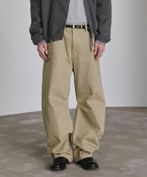 P.IN.O(ピインオ)の「エンボカーブドコットンパンツ - ベージュ(その他パンツ・メンズ・その他・SMALL/MEDIUM/LARGE/X-LARGE)」の2枚目の写真