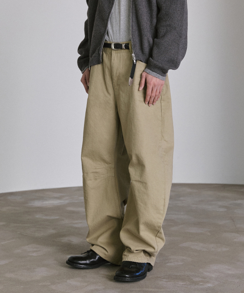 P.IN.O(ピインオ)の「エンボカーブドコットンパンツ - ベージュ(その他パンツ・メンズ・その他・SMALL/MEDIUM/LARGE/X-LARGE)」の3枚目の写真