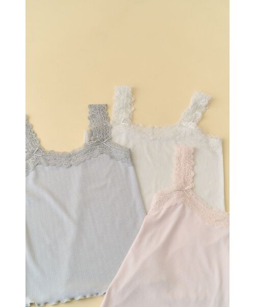 merry jenny(メリージェニー)の「lace frame camisole tops(キャミソール・レディース・オフホワイト/ピンク/ライトブルー・FREE)」の3枚目の写真