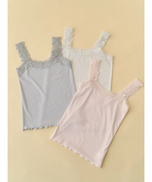 merry jenny(メリージェニー)の「lace frame camisole tops(キャミソール・レディース・オフホワイト/ピンク/ライトブルー・FREE)」の1枚目の写真