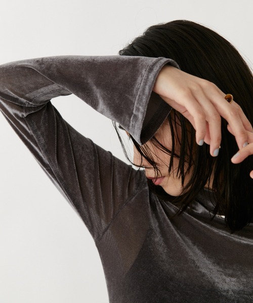 VION(ヴィオン)の「シアーメッシュロングスリーブティー / Sheer Mesh Long Sleeve TEE(Tシャツ/カットソー・レディース・ブラック/グレー・FREE)」の6枚目の写真