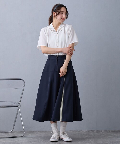 NICOLE CLUB(ニコル クラブ)の「開襟刺繍ブラウス(シャツ/ブラウス・レディース・ブラック/サックスブルー/オフホワイト/イエロー・M)」の7枚目の写真