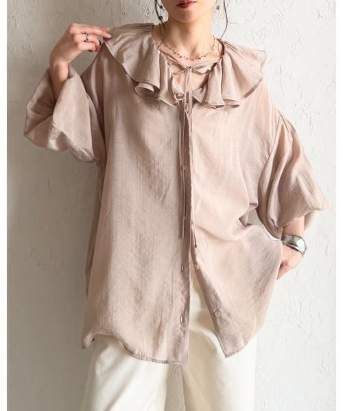 She's Closet(シーズクローゼット)の「長袖 ビッグ襟 Vネック ラッフルカラー シアー フリルブラウス(シャツ/ブラウス・レディース・グレー/ブラック/グレイッシュベージュ/ホワイト・FREE)」の11枚目の写真
