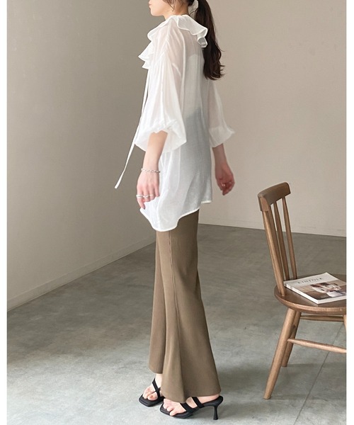 She's Closet(シーズクローゼット)の「長袖 ビッグ襟 Vネック ラッフルカラー シアー フリルブラウス(シャツ/ブラウス・レディース・グレー/ブラック/グレイッシュベージュ/ホワイト・FREE)」の21枚目の写真