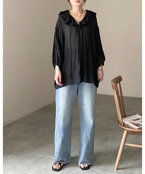 She's Closet(シーズクローゼット)の「長袖 ビッグ襟 Vネック ラッフルカラー シアー フリルブラウス(シャツ/ブラウス・レディース・グレー/ブラック/グレイッシュベージュ/ホワイト・FREE)」の8枚目の写真