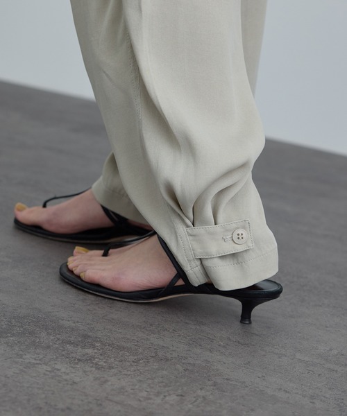 SALON adam et rope'(サロン アダム エ ロペ)の「サテンフェードミリタリーパンツ(その他パンツ・レディース・グレー/ベージュ・M/S)」の5枚目の写真