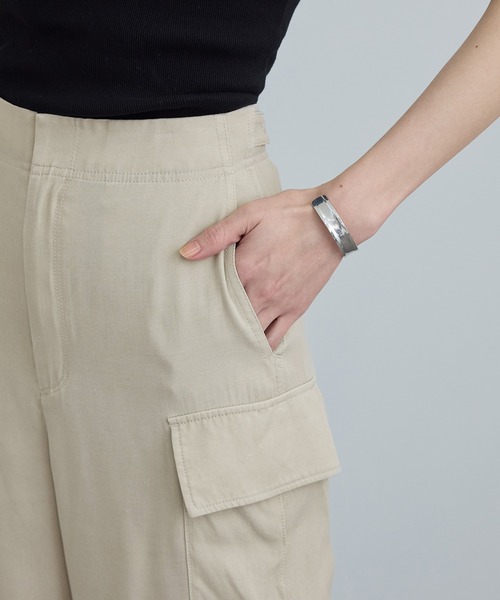 SALON adam et rope'(サロン アダム エ ロペ)の「サテンフェードミリタリーパンツ(その他パンツ・レディース・グレー/ベージュ・M/S)」の14枚目の写真