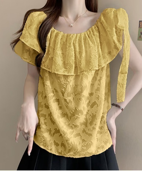LUCPY(ラクピー)の「オフショルフリルシアーブラウス(シャツ/ブラウス・レディース・イエロー/ホワイト・LARGE/MEDIUM/SMALL)」の2枚目の写真