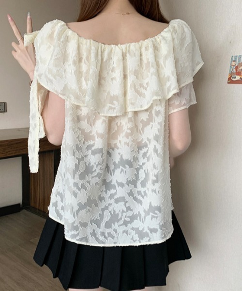 LUCPY(ラクピー)の「オフショルフリルシアーブラウス(シャツ/ブラウス・レディース・イエロー/ホワイト・LARGE/MEDIUM/SMALL)」の4枚目の写真