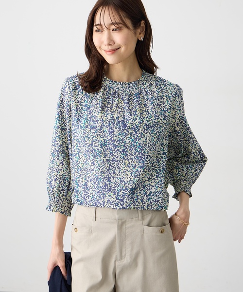 Petit Honfleur(プチオンフルール)の「【Liberty】リバティプリント衿フリルブラウス(シャツ/ブラウス・レディース・ブルー/グリーン/イエロー/ネイビー・9号/11号)」の3枚目の写真