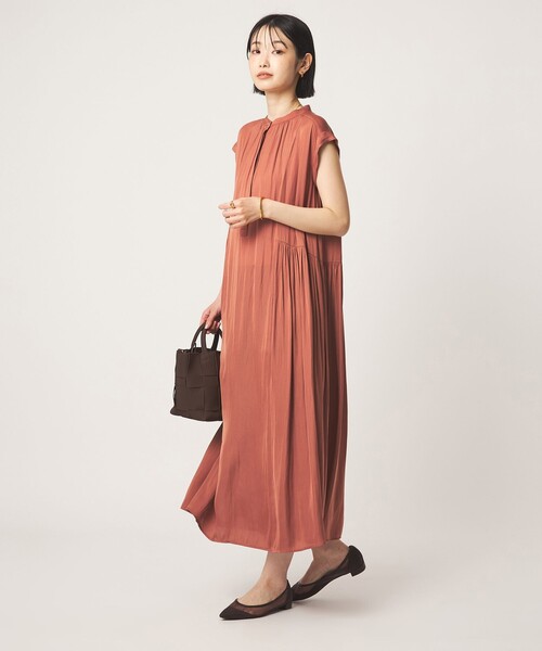 green label relaxing(グリーンレーベルリラクシング)の「サテン ギャザー フレンチスリーブ ワンピース(ワンピース・レディース・ネイビー/オレンジ/その他1・FREE)」の9枚目の写真