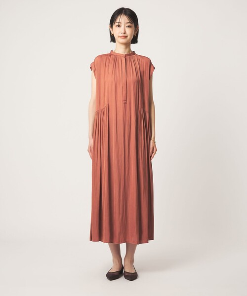 green label relaxing(グリーンレーベルリラクシング)の「サテン ギャザー フレンチスリーブ ワンピース(ワンピース・レディース・ネイビー/オレンジ/その他1・FREE)」の12枚目の写真