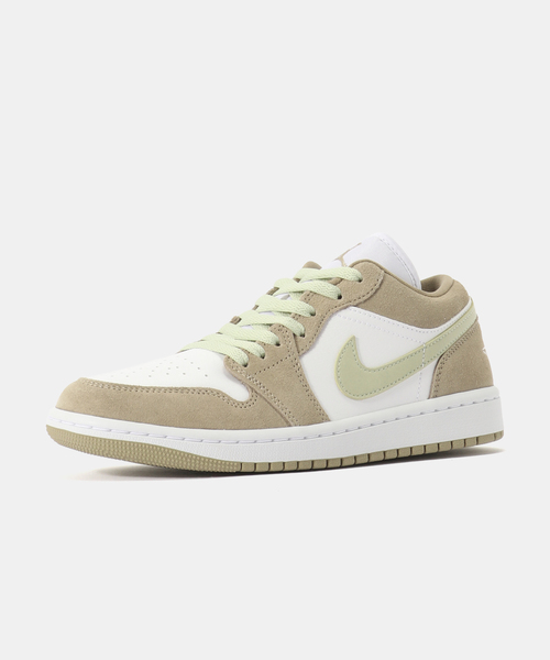 JORDAN BRAND(ジョーダンブランド)の「JORDAN BRAND WMNS AIR JORDAN 1 LOW DC0774-204(スニーカー・レディース・ベージュ・23cm/24cm/23.5cm/24.5cm/25cm)」の2枚目の写真