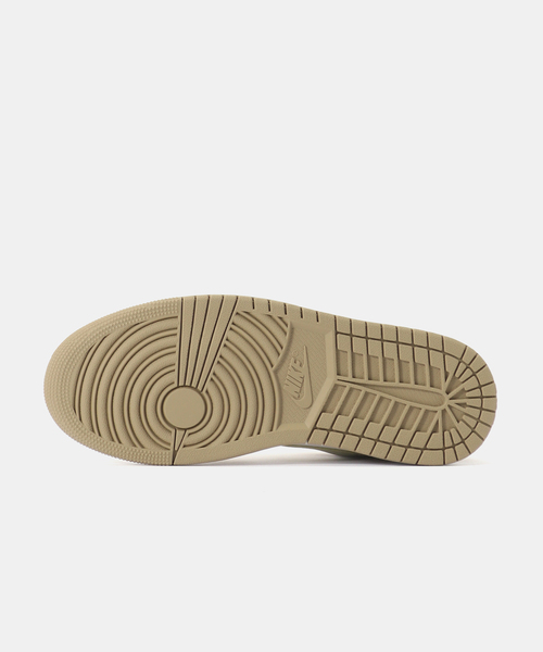 JORDAN BRAND(ジョーダンブランド)の「JORDAN BRAND WMNS AIR JORDAN 1 LOW DC0774-204(スニーカー・レディース・ベージュ・23cm/24cm/23.5cm/24.5cm/25cm)」の4枚目の写真