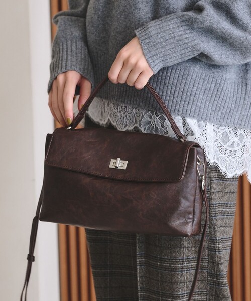 BEAUTY&YOUTH UNITED ARROWS(ビューティーアンドユースユナイテッドアローズ)の「ヒネリ ワンハンドル 2WAY ショルダーバッグ(ショルダーバッグ・レディース・ワインレッド/ブラック/ダークブラウン・FREE)」の5枚目の写真