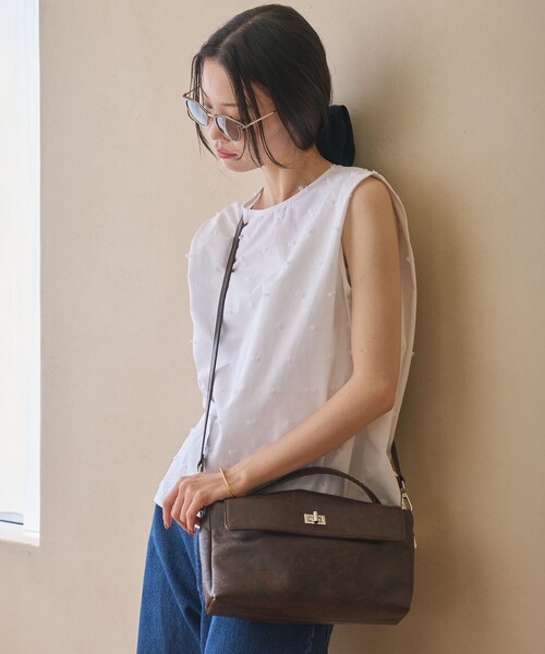 BEAUTY&YOUTH UNITED ARROWS(ビューティーアンドユースユナイテッドアローズ)の「ヒネリ ワンハンドル 2WAY ショルダーバッグ(ショルダーバッグ・レディース・ワインレッド/ブラック/ダークブラウン・FREE)」の9枚目の写真