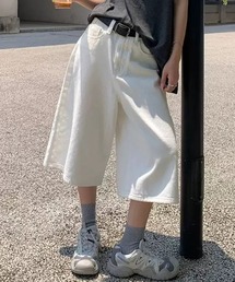 レディースのデニムパンツ（ホワイト/白色系・ハーフ・ひざ丈