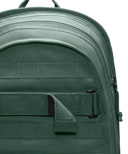 NIKE(ナイキ)の「ナイキ スポーツウェア RPM バックパック (26L) / Nike Sportswear RPM Backpack (26L) FD7544-323 Fir(バックパック/リュック・メンズ・カモフラージュ・ONE SIZE)」の8枚目の写真