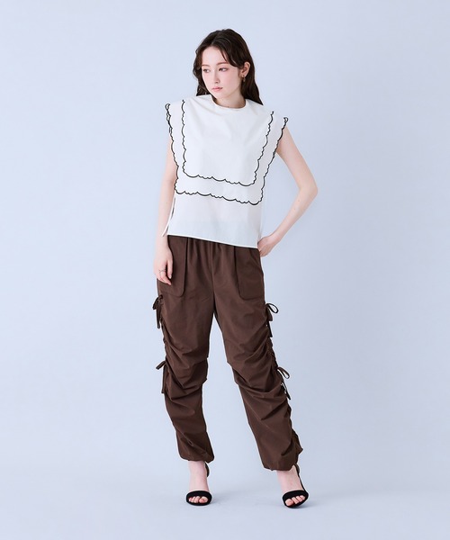 Audie a Muses(オーディアミューズ)の「スカラップ刺繍ダブルカラーブラウス(シャツ/ブラウス・レディース・ブラック/オフホワイト・38/42)」の4枚目の写真