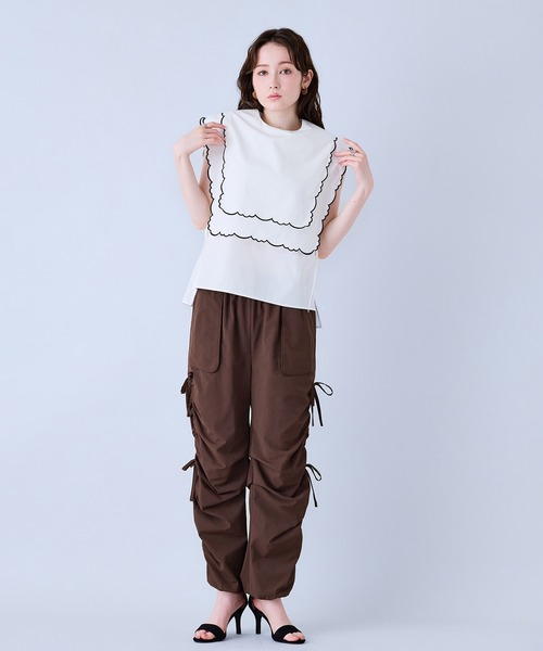 Audie a Muses(オーディアミューズ)の「スカラップ刺繍ダブルカラーブラウス(シャツ/ブラウス・レディース・ブラック/オフホワイト・38/42)」の5枚目の写真