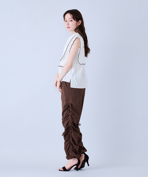 Audie a Muses(オーディアミューズ)の「スカラップ刺繍ダブルカラーブラウス(シャツ/ブラウス・レディース・ブラック/オフホワイト・38/42)」の7枚目の写真