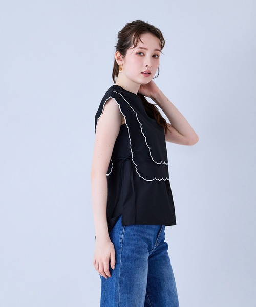 Audie a Muses(オーディアミューズ)の「スカラップ刺繍ダブルカラーブラウス(シャツ/ブラウス・レディース・ブラック/オフホワイト・38/42)」の18枚目の写真