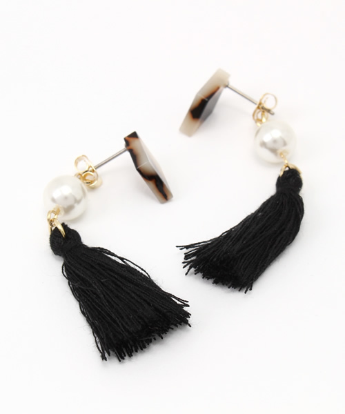 koe（コエ）の「アセチタッセルピアス（ピアス（両耳用）・レディース・ブラック/ホワイト/ベージュ・FREE）」の3枚目の写真