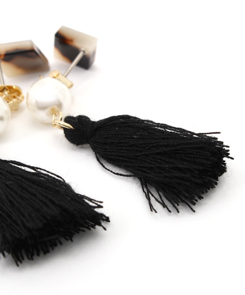 koe（コエ）の「アセチタッセルピアス（ピアス（両耳用）・レディース・ブラック/ホワイト/ベージュ・FREE）」の5枚目の写真
