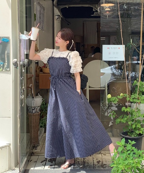 2ly2(トゥーリートゥー)の「ギンガムチェックキャミオールインワン レディース ワイドパンツ サロペット(つなぎ/オールインワン・レディース・アイボリー/ネイビー・FREE)」の5枚目の写真