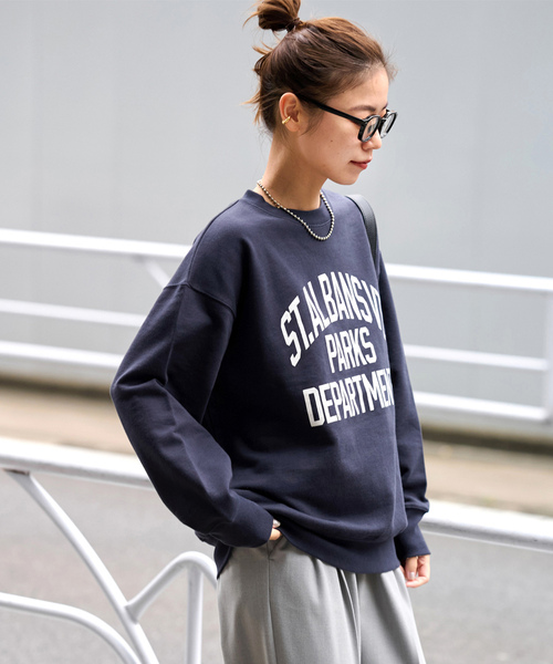 JOURNAL STANDARD relume(ジャーナルスタンダード レリューム)の「《WEB限定追加》ST.ALBANSロゴスウェット(スウェット・レディース・ネイビー/グレー・FREE)」の2枚目の写真