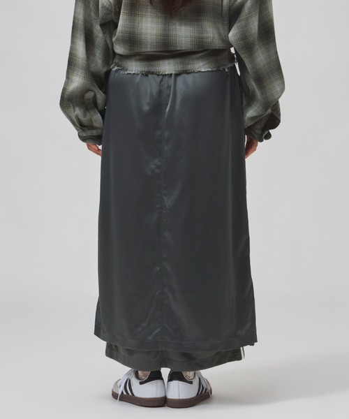 adidas(アディダス)の「【別注】アディダス adidas W LUXFLOW レイヤード サテンスカート 限定コラボ(スカート・レディース・ダークグレー/オフホワイト・L/M/S/XL)」の11枚目の写真