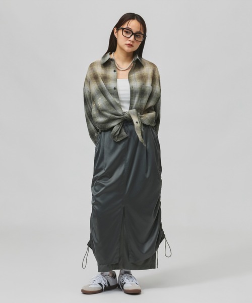 adidas(アディダス)の「【別注】アディダス adidas W LUXFLOW レイヤード サテンスカート 限定コラボ(スカート・レディース・ダークグレー/オフホワイト・L/M/S/XL)」の13枚目の写真