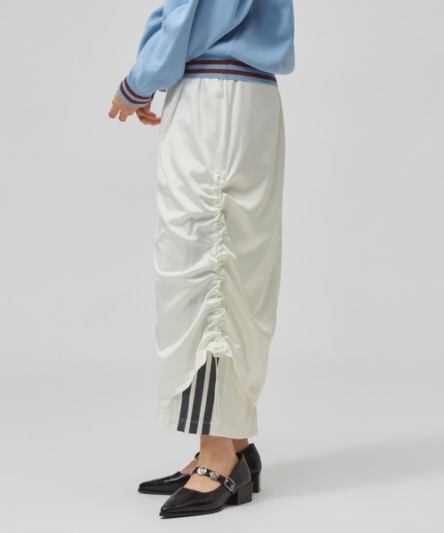 adidas(アディダス)の「【別注】アディダス adidas W LUXFLOW レイヤード サテンスカート 限定コラボ(スカート・レディース・ダークグレー/オフホワイト・L/M/S/XL)」の3枚目の写真