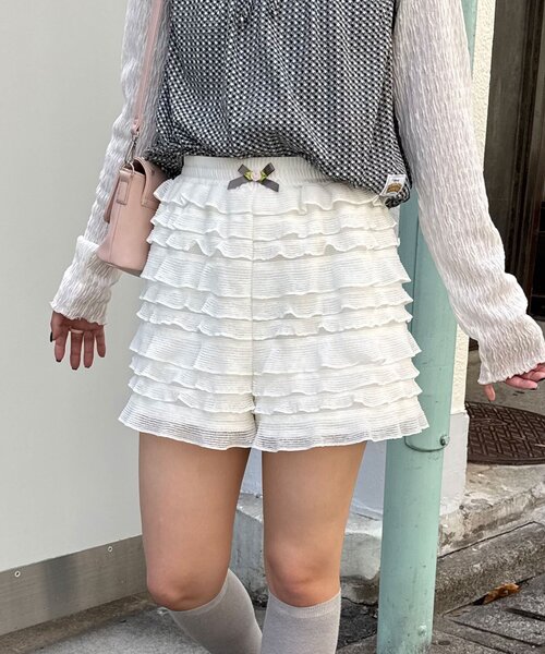 CIAOPANIC(チャオパニック)の「ティアードフリルショートパンツ(その他パンツ・レディース・ブラック/ホワイト・ONE SIZE)」の2枚目の写真